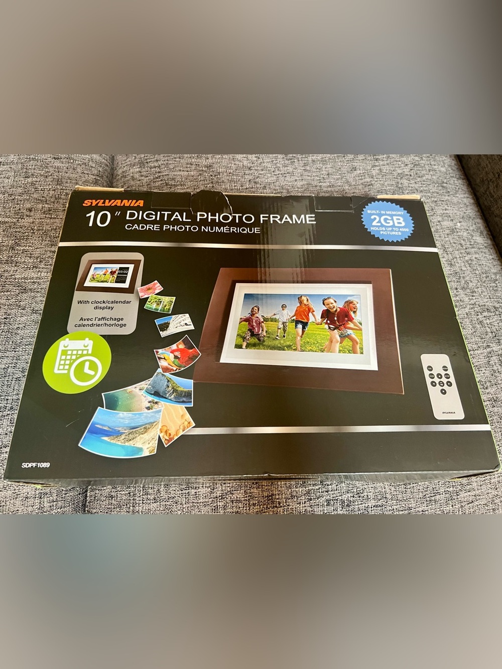 Sylvania 10in Digital Photo Frame 2GB Memory Clock Calendar SDPF1089